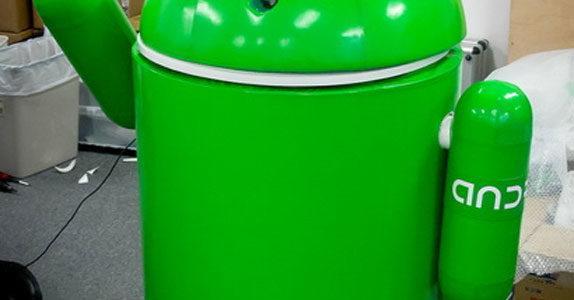Android robot sa Android OS-om
