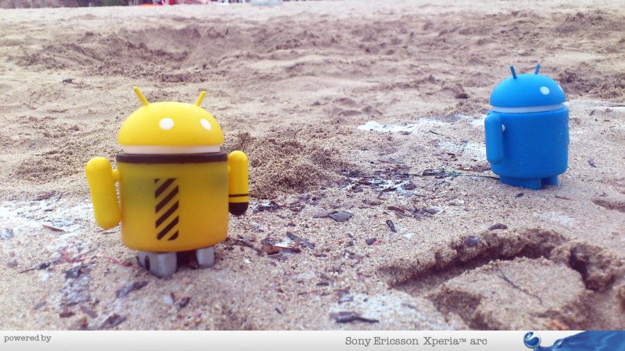 Androidi i plaža