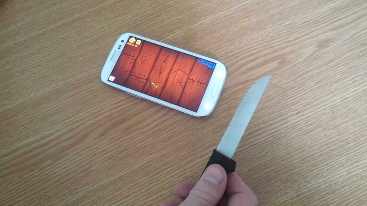 YouTube: Igranje Fruit Ninja igre na Samsung Galaxy S3 telefonu sa pravim nožem