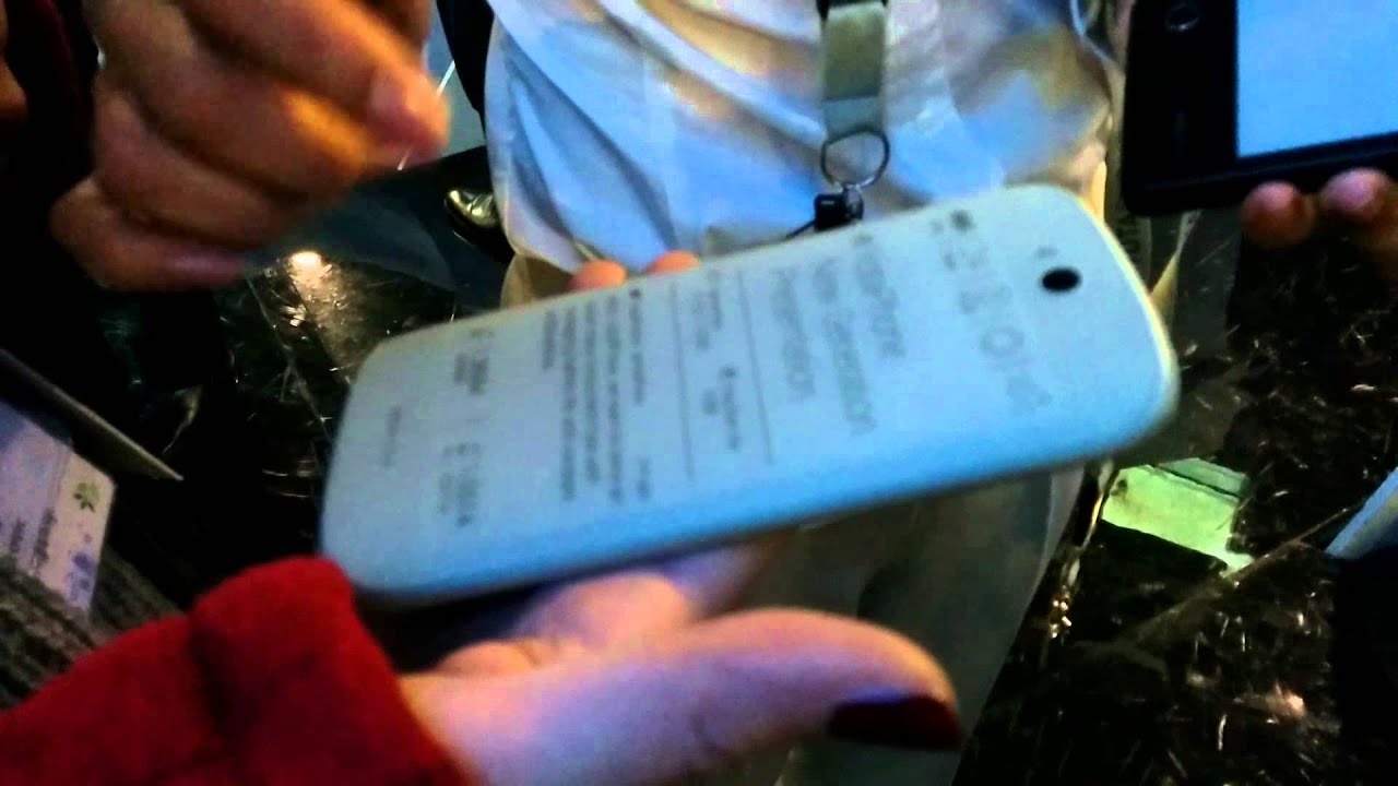 YouTube: YotaPhona, telefon sa dva ekrana, druge generacije