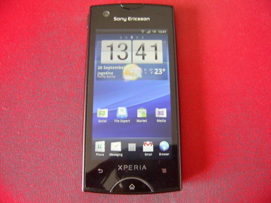 Sony Ericsson Xperia ray s prednje strane
