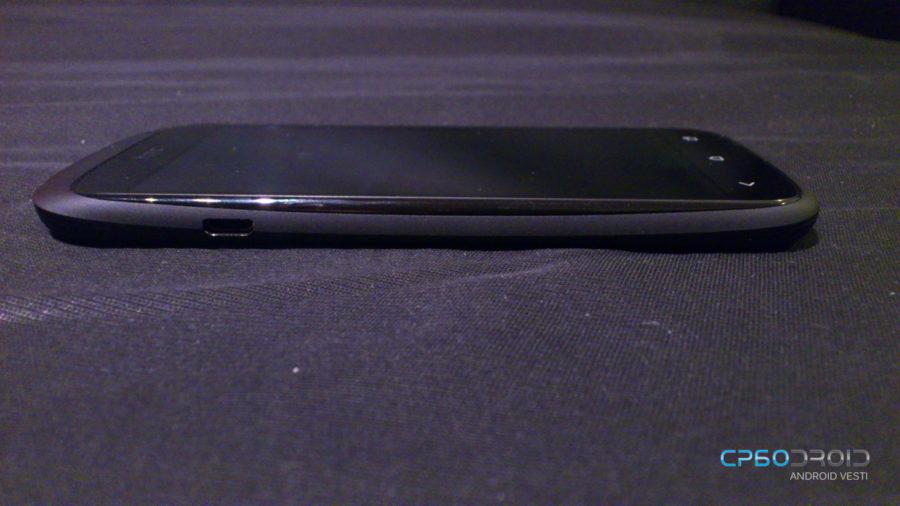 HTC One S sa strane